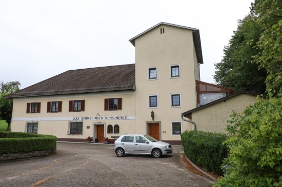 Tdlicher Arbeitsunfall: Mann (65) in Steinhaus bei Arbeiten an Lastenaufzug tdlich verletzt