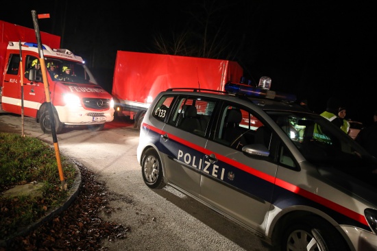 Suchaktion nach nächtlichem Verkehrsunfall in Roitham am Traunfall