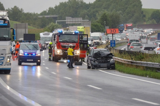 Vier teils Schwerverletzte bei schwerem Auffahrunfall auf der Innkreisautobahn in Meggenhofen