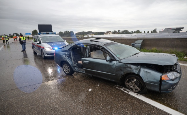 Fünf teils Schwerverletzte bei Verkehrsunfall auf Westautobahn in Eberstalzell