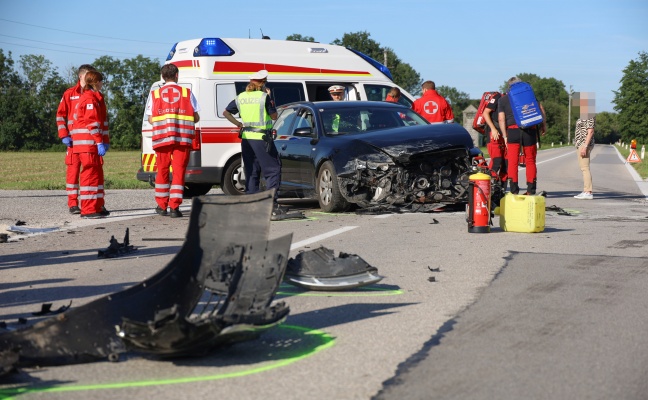 Vier Verletzte bei schwerer Kreuzungskollision in Weikirchen an der Traun