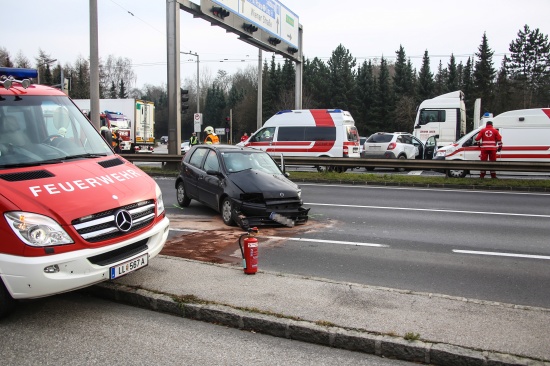 Schwerer Verkehrsunfall auf der Wiener Straße zwischen Pasching und Traun