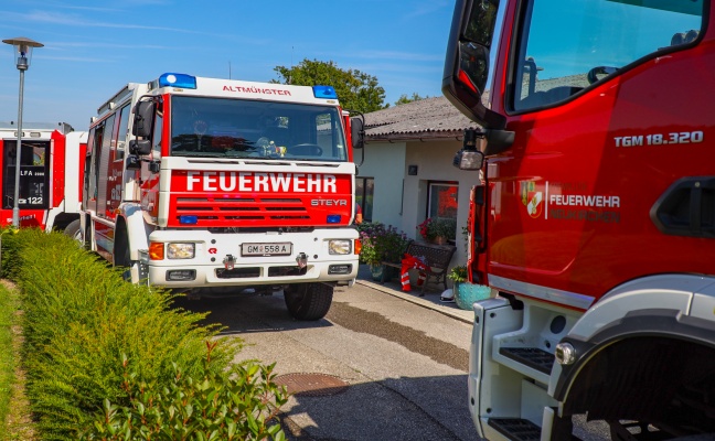 Vier Feuerwehren bei Schwelbrand in einem Bungalowhaus in Altmnster im Einsatz