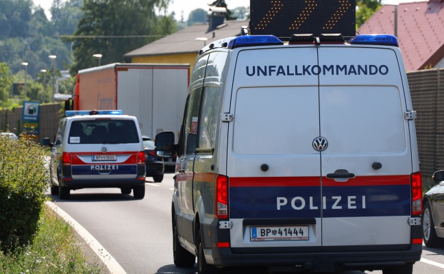 Verkehrsunfall auf der Pyhrnpass Strae in Wels-Pernau fordert eine verletzte Person