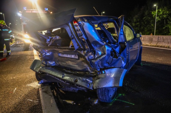 Folgenschwerer Auffahrunfall auf Pyhrnautobahn in Schlierbach fordert vier teils Schwerverletzte