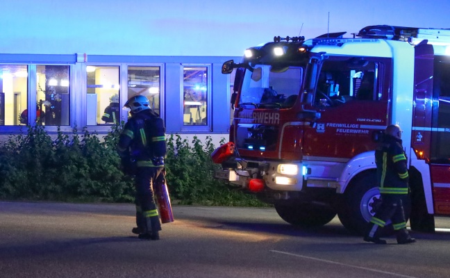 Nchtlicher Brand einer USV-Anlage bei einem Unternehmen in Wels-Neustadt