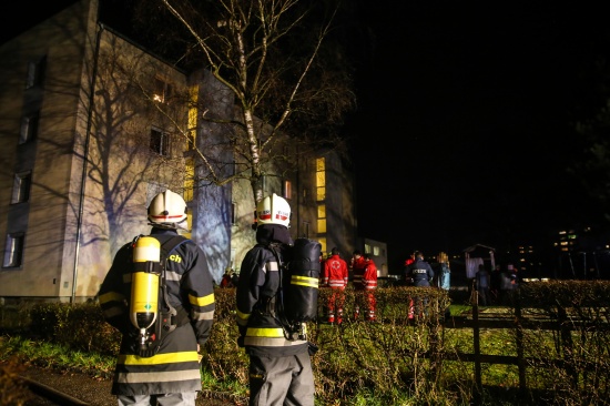 Feuerwehr bei Wohnungsbrand in Wels-Vogelweide im Einsatz