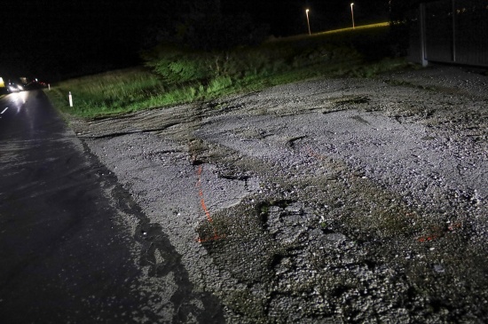 PKW bei Kollision in Eberstalzell gegen Baum gekracht