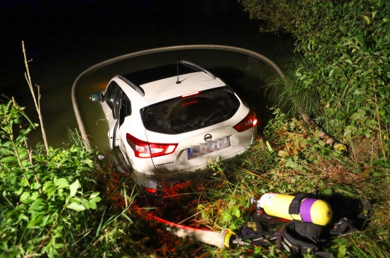 Auto im Schacherteich: Lenker bei Kremsmnster mit PKW in einem Teich gelandet