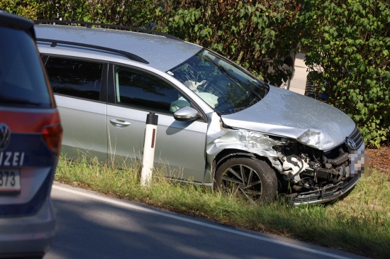 Kreuzungsunfall auf Pyhrnpass Strae in Thalheim bei Wels fordert eine leichtverletzte Person