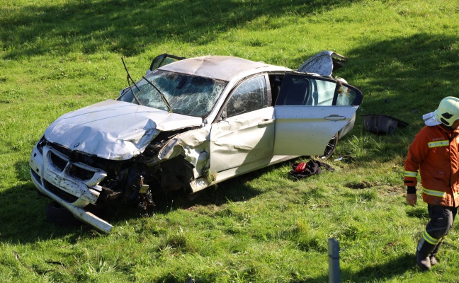 Auto mehrmals berschlagen: Schwerer Verkehrsunfall in Schllberg fordert zwei Verletzte