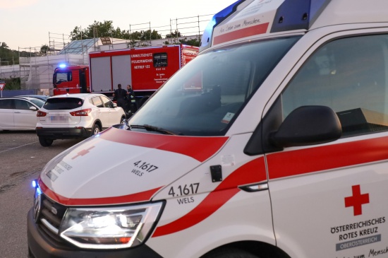 Chlorgasaustritt in Erlebnisbad in Wels-Lichtenegg sorgte f�r Einsatz der Feuerwehr