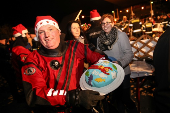 Viele Besucher beim 20. Christbaumschwimmen mit Perchtenlauf in Marchtrenk