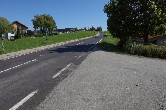 Person nach Verkehrsunfall auf Eferdinger Strae in Steegen durch Feuerwehr aus PKW befreit