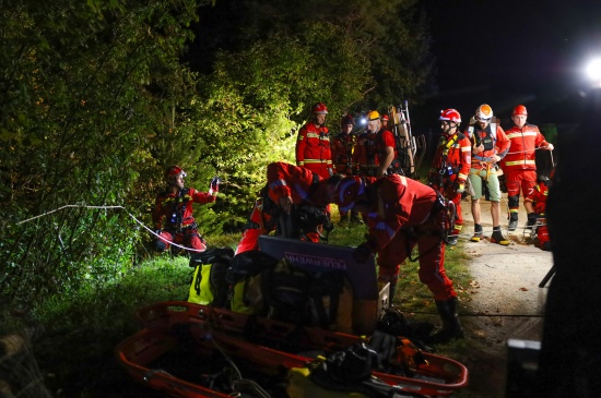 Schwierige Rettungsaktion: Mdchen bei Grnburg in Bschung der Steyr-Schlucht abgestrzt