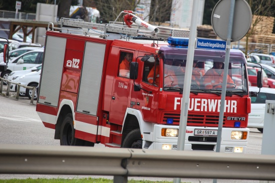 Fünf Feuerwehren in einem Grieskirchner Unternehmen im Einsatz
