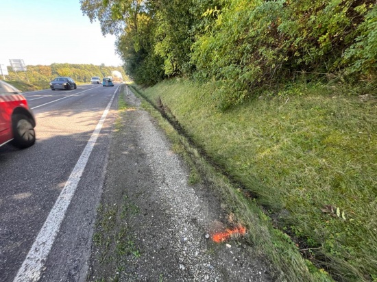 Autoberschlag nach Beinahekollision auf Rieder Strae bei Geiersberg