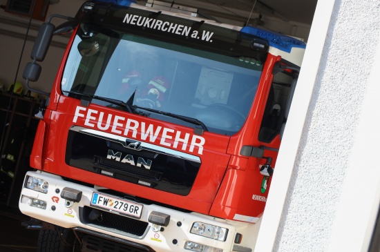 Brandverdacht bei einem landwirtschaftlichen Hcksler in Neukirchen am Walde sorgt fr Einsatz