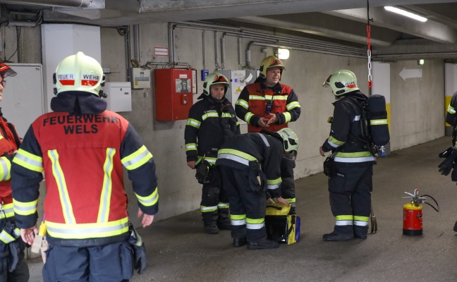 Brandverdacht in der Tiefgarage einer Wohnanlage in Wels-Neustadt