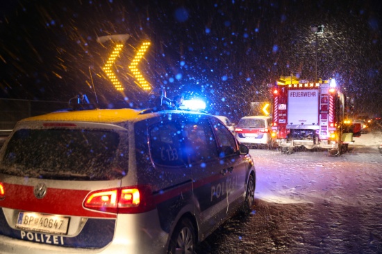 Wintereinbruch und Schneefahrbahnen sorgten fr viele Verkehrsunflle