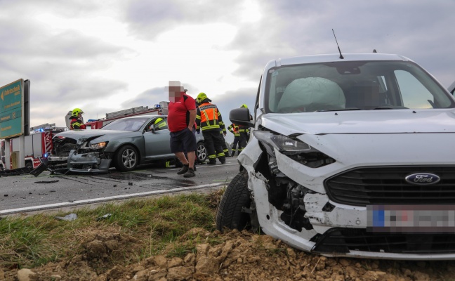 Schwerer Kreuzungscrash an Gemeindegrenze zwischen Holzhausen und Marchtrenk