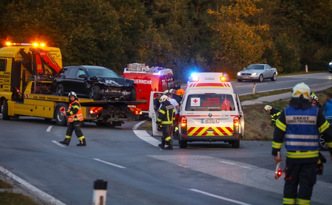 Schwere Kreuzungskollision in Geboltskirchen fordert fnf Verletzte