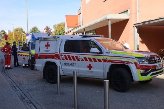 Sturzverletzung: Einsatzkrfte zu vermeintlich eingeklemmten Kind in Wels-Vogelweide gerufen