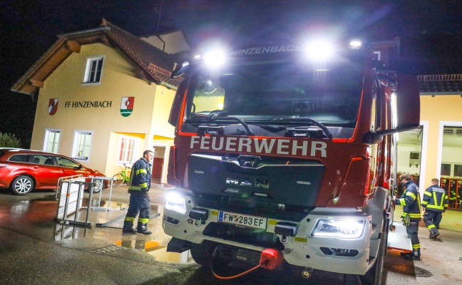 Personenrettung: Mann bei Erntearbeiten in Hinzenbach mit Fu in Vollernter eingeklemmt