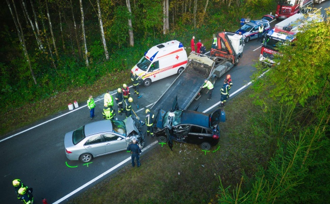 Frontalcrash auf Lamprechtshausener Strae bei Burgkirchen fordert zwei Schwerverletzte