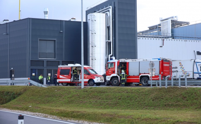 Sechs Feuerwehren bei Brand bei einem Unternehmen in Laakirchen im Einsatz