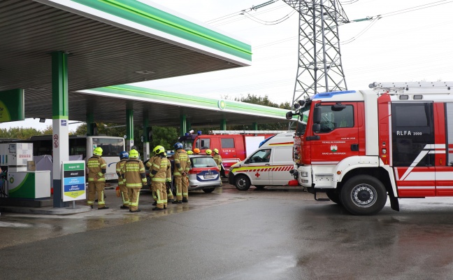 Tdlicher Unfall: Buslenker bei Reparaturarbeiten in Haag am Hausruck unter Linienbus erdrckt