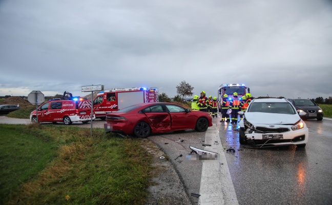 Kreuzungscrash zweier Autos in Marchtrenk