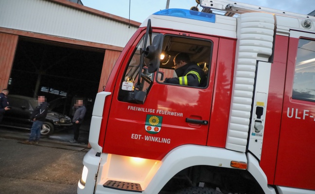 Belftungsmanahmen nach Brand in einer Lagerhalle in Edt bei Lambach