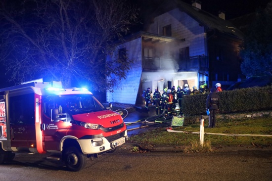 Vollbrand einer Garconniere in einem Wohnhaus in Molln sorgt fr Einsatz von vier Feuerwehren