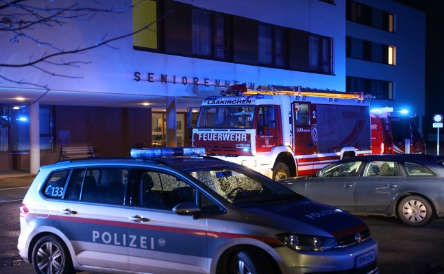 Brandgeruch in Seniorenheim: Lngere Ursachensuche durch Einsatzkrfte der Feuerwehr in Laakirchen