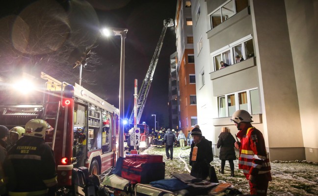Wohnungsbrand mit 18 Verletzten in Wels-Neustadt sorgt fr Groeinsatz