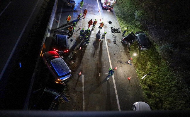 Karambolage mit sieben Autos auf Westautobahn bei Vorchdorf