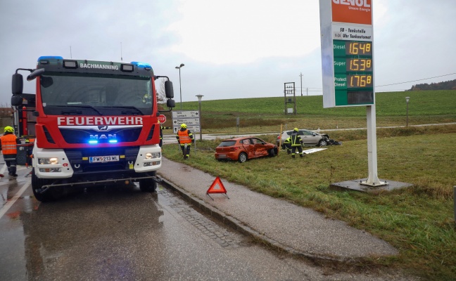 Kreuzungsunfall zwischen zwei PKW in Bachmanning forderte zwei Leichtverletzte