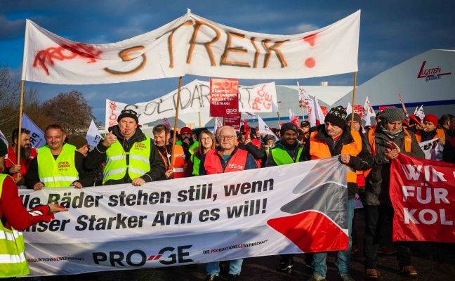 Streiks zu den Metaller-Kollektivvertragsverhandlungen in Obersterreich