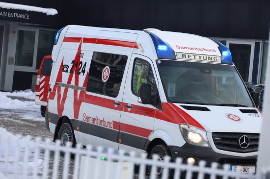 Drei Verletzte: Brand bei einem Unternehmen in Pasching vor Eintreffen der Feuerwehr noch gelscht