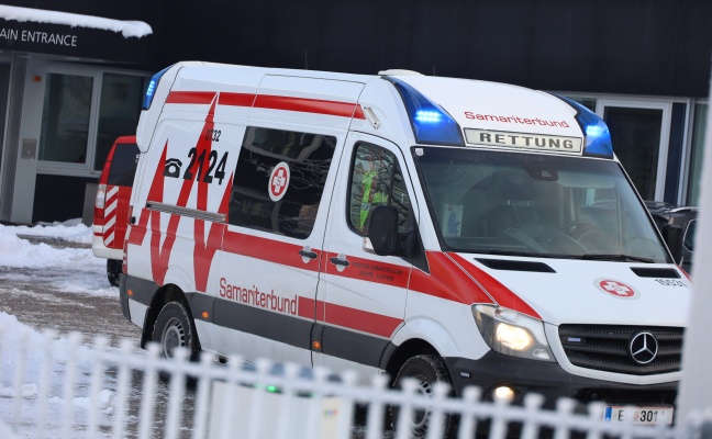 Drei Verletzte: Brand bei einem Unternehmen in Pasching vor Eintreffen der Feuerwehr noch gelscht