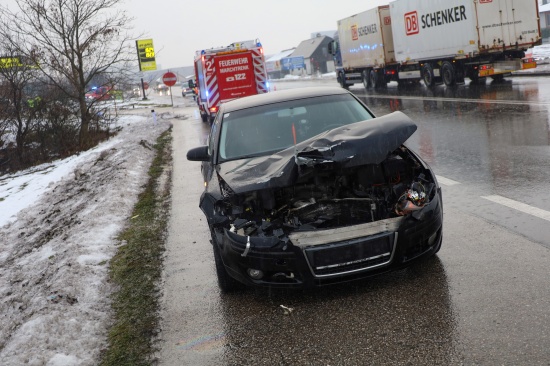 Grerer laustritt nach Auffahrunfall im Frhverkehr auf Wiener Strae bei Marchtrenk