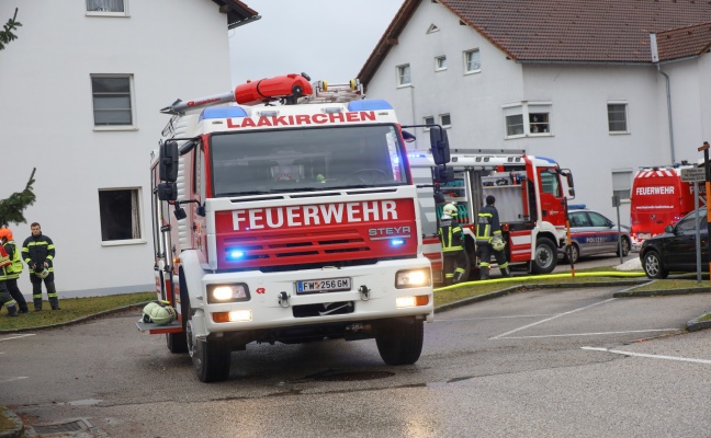 Sechs Feuerwehren bei Kchenbrand in einem Mehrparteienwohnhaus in Laakirchen im Einsatz