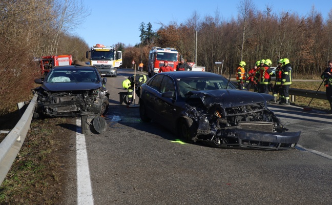 Drei teils Schwerverletzte bei schwerem Verkehrsunfall in Steyr-Grndberg