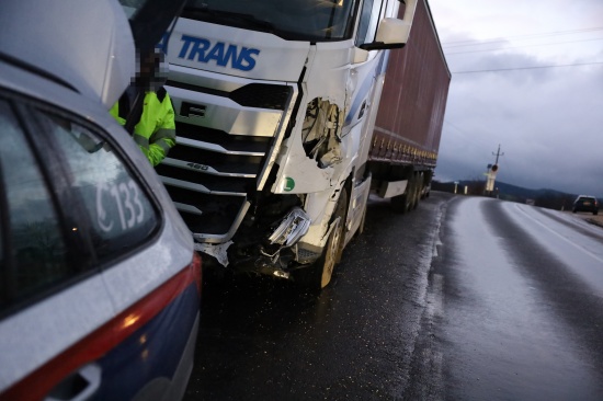 Schwerer Verkehrsunfall auf Hausruckstrae bei Ungenach