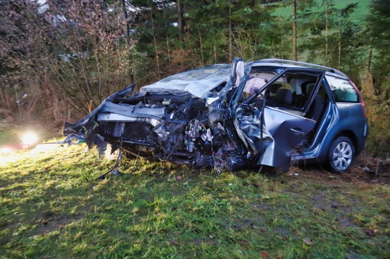 Vier teilweise Schwerverletzte bei Verkehrsunfall zwischen zwei PKW in Pregarten