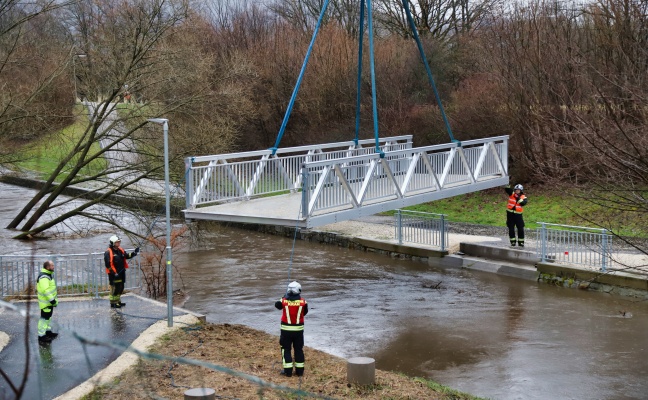 berflutungs- und Hochwassereinstze: Steigende Pegel und erste berschwemmungen nach Starkregen