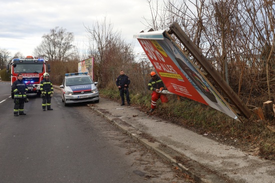 Orkantief "Zoltan": Einsatzkrfte auch zu Weihnachten immer noch mit Aufrumarbeiten befasst