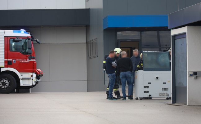 Brand einer Maschine in Schulungszentrum eines Unternehmens in Wels-Schafwiesen