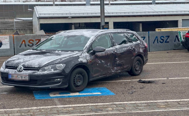 Heftiger Crash im Altstoffsammelzentrum in Braunau am Inn